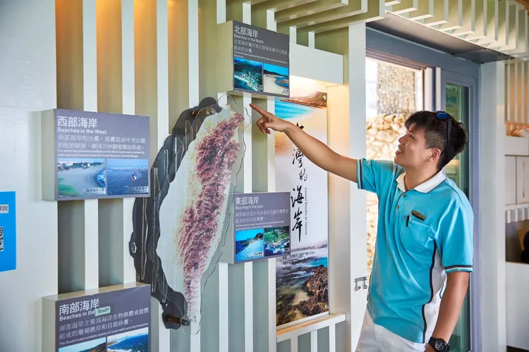「山海漫遊」系列遊程將帶領旅客深入淺出認識恆春半島獨特的地理脈絡與海洋生態，讓旅程不再只是走馬看花。墾丁凱撒提供