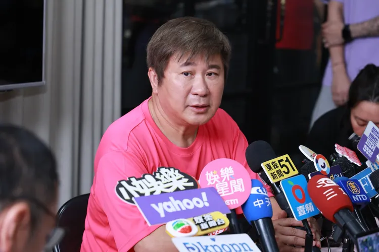 胡瓜盼退休前還能與師父張菲同台合作。彭欣偉攝