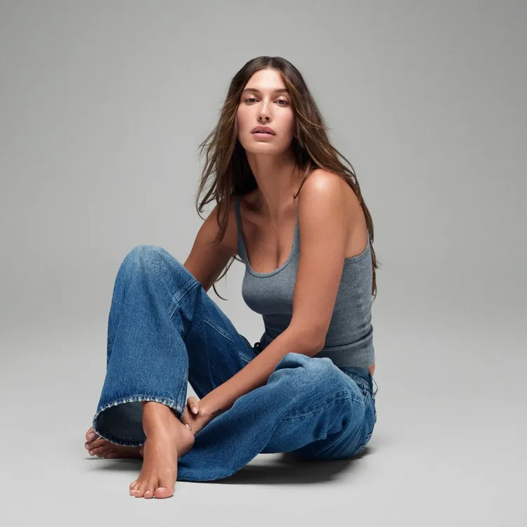 海莉畢柏與Gap推出全新聯名丹寧系列「The Hailey Jean」。品牌提供