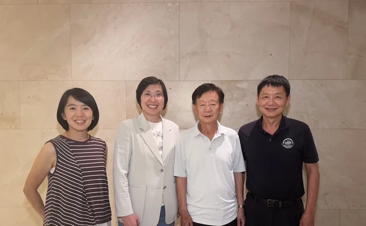 徐欣瑩近日在交大校友會執行長陳俊秀（右一）及校友劉美貞（左一）陪同下，拜訪聯電榮譽副董事長宣明智，針對電動車產業對智慧交通的啟發、高科技產業的城市「賦能」（Empowerment）等議題深度交流。徐欣瑩辦公室提供