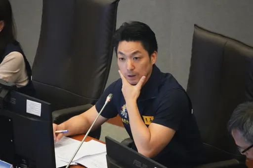颱風假貼文突放帥照！蔣萬安親曝原因