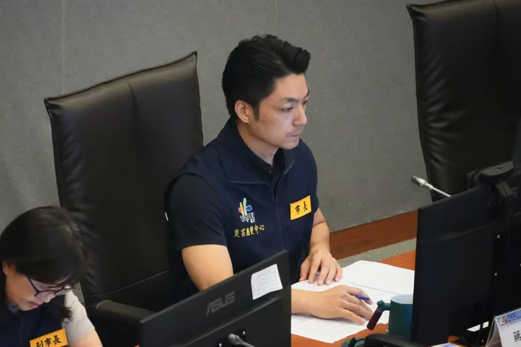 蔣萬安參加巴威颱風工作會報。彭欣偉攝