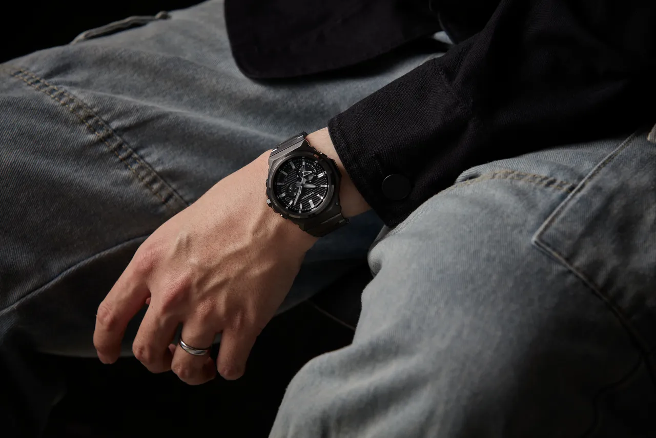 G-SHOCK以都會夜色和城市燈光為靈感打造出全新的GST-B1000BD。品牌提供