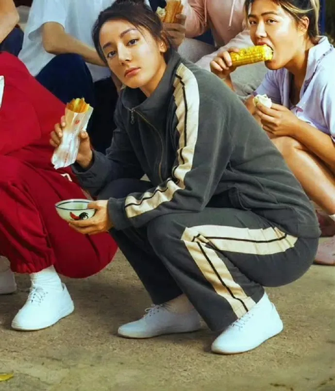 迪麗熱巴打破「白幼瘦」形象，曝從影最大挑戰。翻攝迪麗熱巴微博