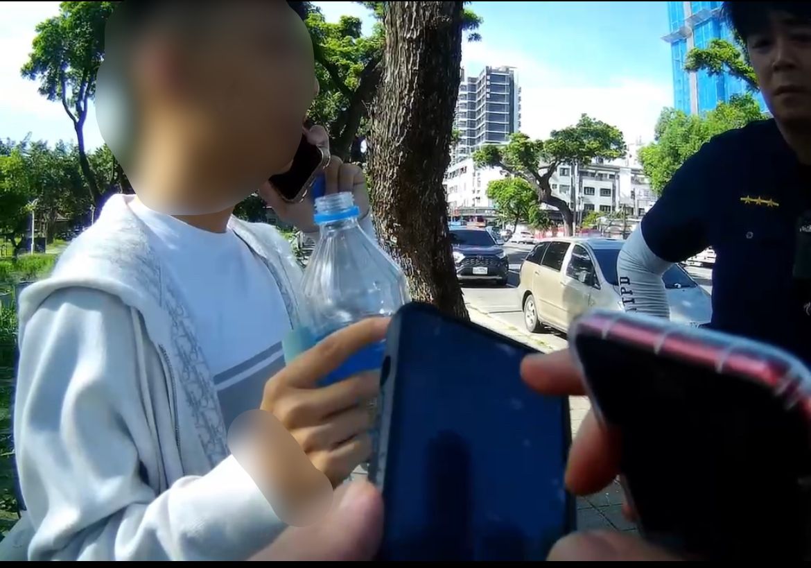 車禍現場湊熱鬧!男子被查身揹八條通緝又攜毒 友人探視竟也完全複製貼上
