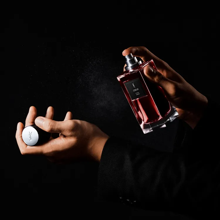 YSL時尚訂製香水熾心紅石，35ml／6000元、75ml／8500元、125ml／1萬1500元。品牌提供 