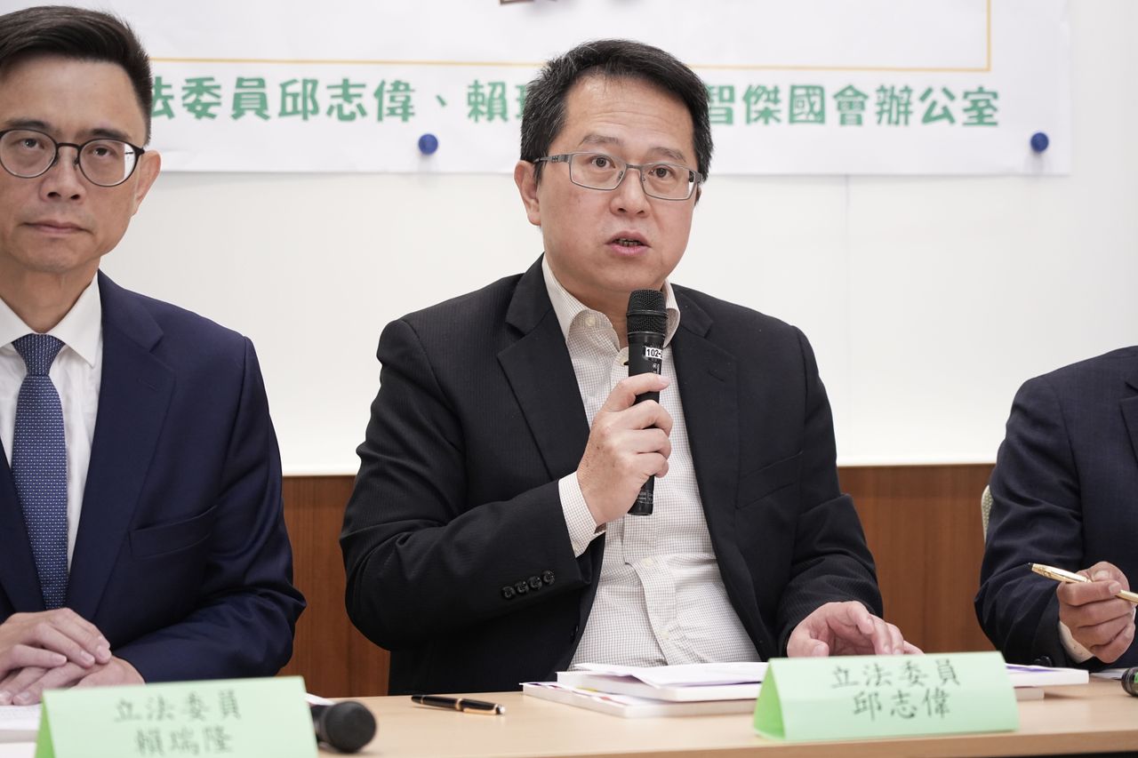 民進黨11席中評委出爐 立委邱志偉擔任主委
