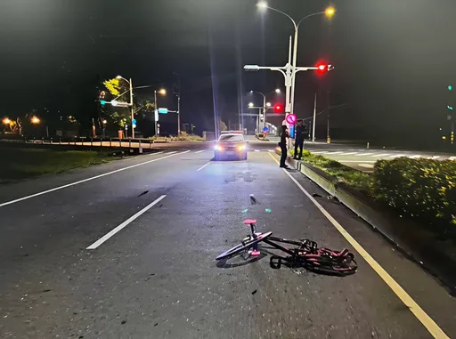 17歲男騎公路車遭撞拖行死亡！沿路大片鮮血　酒駕男棄車肇逃被捕