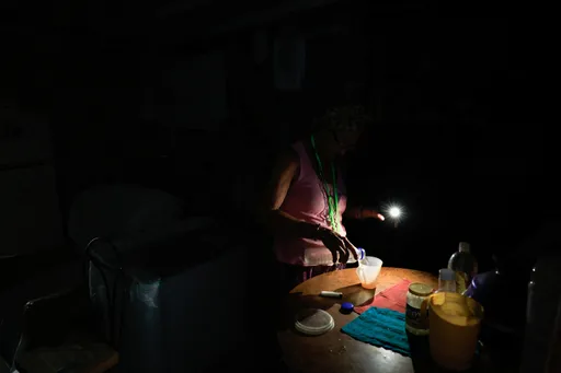 從輪流停電到全國沒電！古巴電網徹底癱瘓　1000萬人摸黑度日