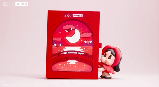 SK-II聯手泡泡瑪特可愛「哭娃」　限量「淚眼青春露禮盒」療癒登場