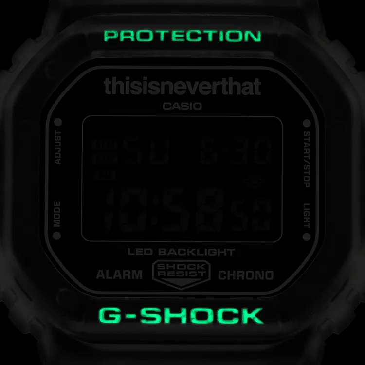 上下錶圈的「PROTECTION」與「G-SHOCK」字樣經過磷光處理。品牌提供