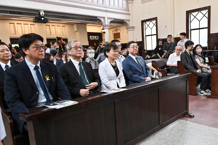 陸委會主委邱垂正、文化部長李遠、內政部長劉世芳等人到場致意。行政院提供