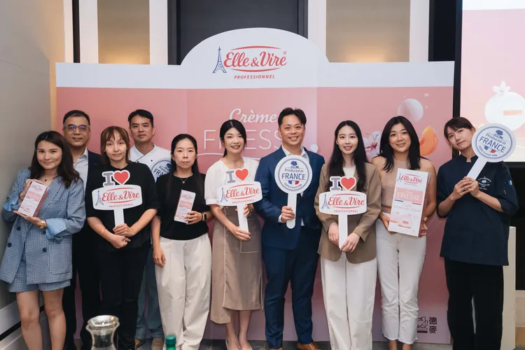德麥食品特助吳倩儂(左起)、品牌事業部副總經理呂榮轉、有片森林店長張云瑋、 塔吉節慶蛋糕負責人吳孟遠、VK Cooking House主廚Vicky、營養師孫雨霙、Savencia總經理何孟賢、HUNG。業者提供