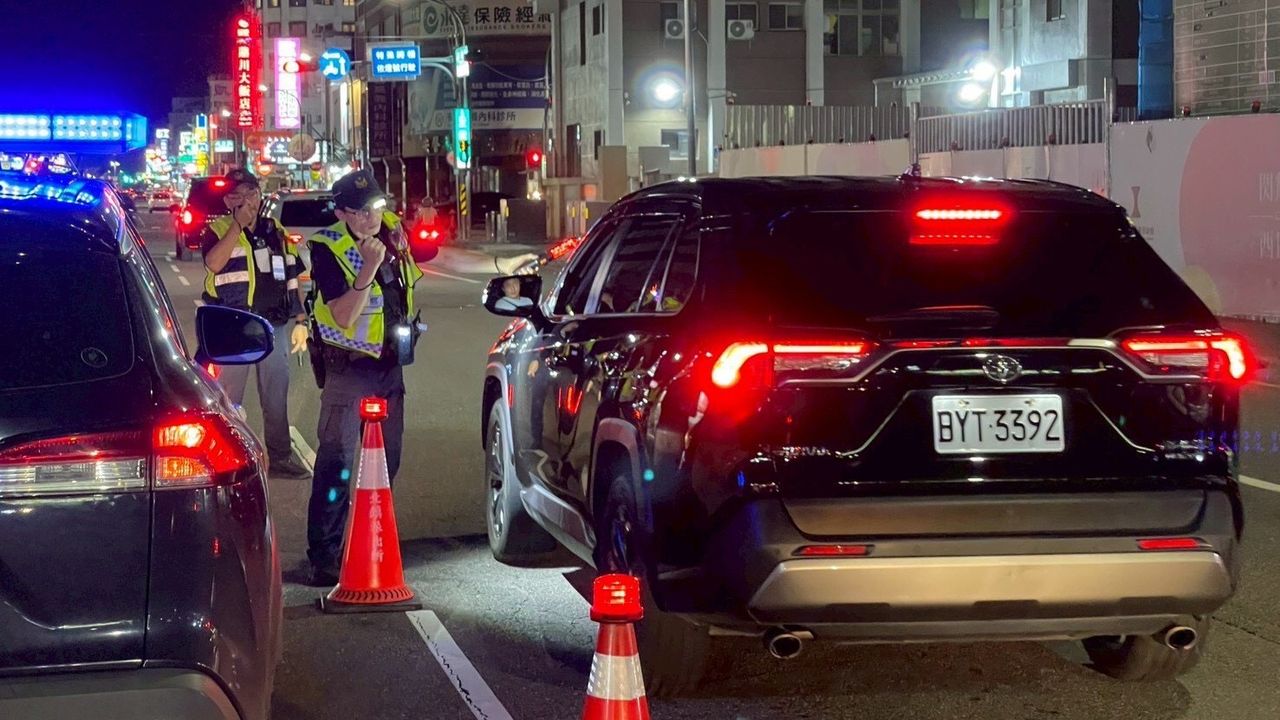 嘉市警再攜手保五夜出擊!封閉式路檢斷毒路 成績出爐