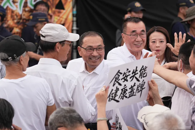 新北市長侯友宜也與新北市長候選人李四川現身725凱道反毒油集會。彭欣偉攝