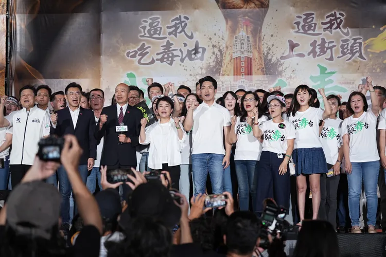 藍白陣營725齊聚凱道反毒油集會。彭欣偉攝