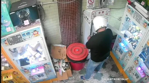 清晨破壞娃娃機店兌幣機大肆搜刮　大園警火速揪出慣犯
