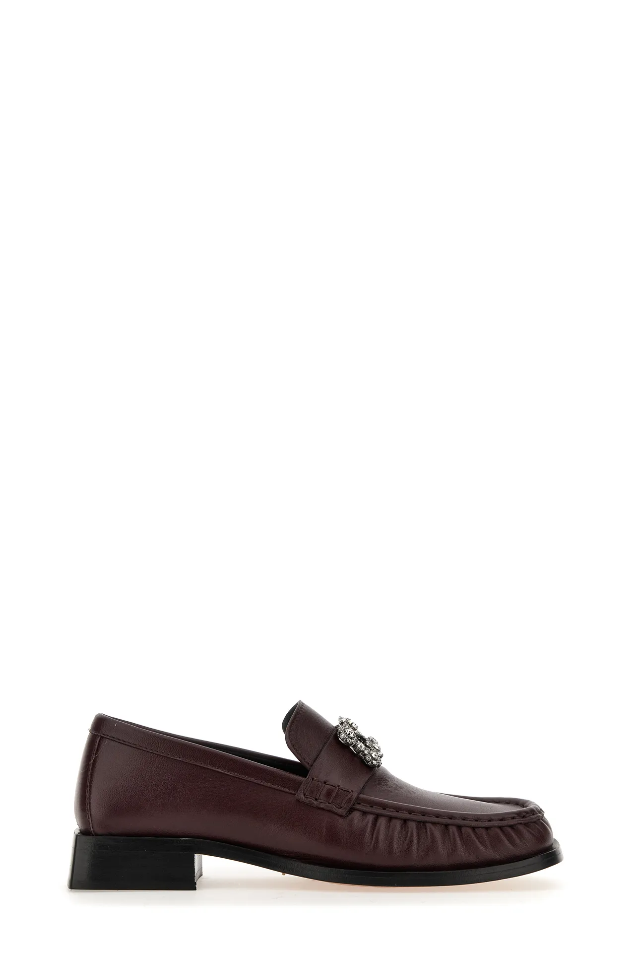 ROGER VIVIER New Ranger黑醋栗紅色羊皮迷你花鑽扣樂福鞋，5萬4200元。品牌提供