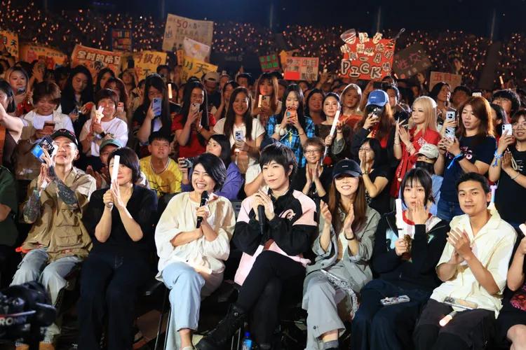 《欠你的那場婚禮》導演嚴藝文、演員謝盈萱、王渝萱、裴子齊到場聆聽。相信音樂提供