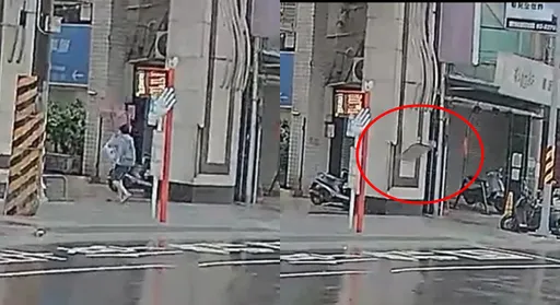 風大被傘拖著走　她下一秒逃過死神！壁磚砰一聲砸落