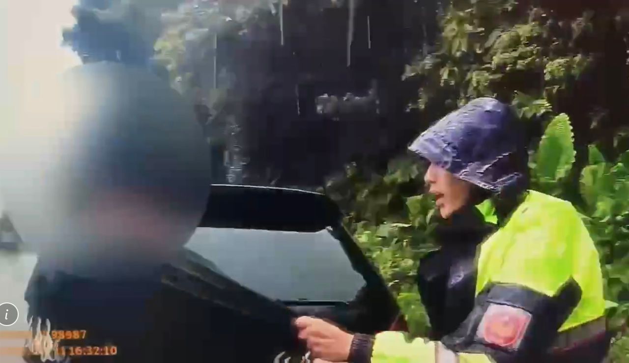 賊星該敗!趁颱風天偷鋁門窗 新店警30分鐘逮人再揪毒駕