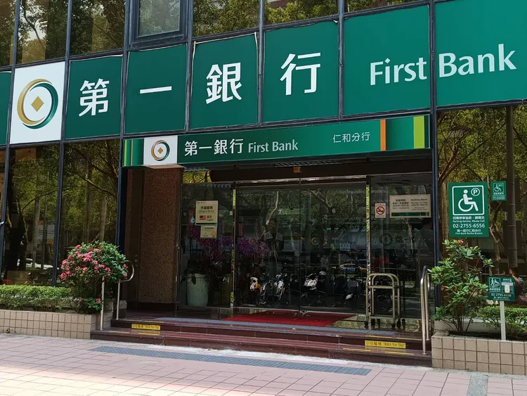 《壹蘋新聞網》實際走訪第一銀行已實施「室內涼爽點」的仁和、延吉分行。許麗珍攝