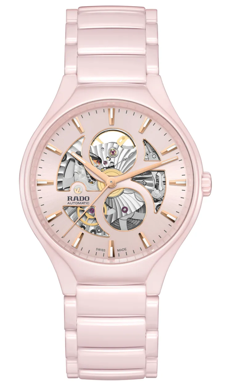 RADO True真我系列櫻花粉高科技陶瓷鏤空腕錶，9萬2100元。品牌提供