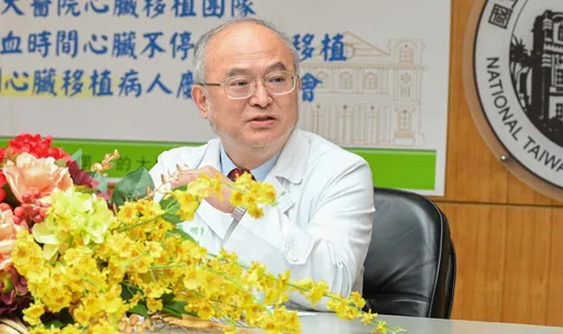 吳明賢傳心梗前被灌「公杯威士忌」　醫：短時大量飲酒超傷心臟