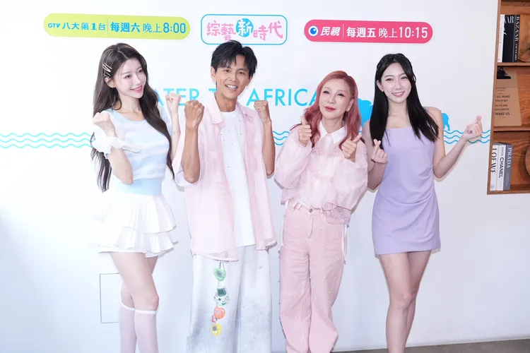 《綜藝新時代》換新主持陣容，（左起）李雅英、阿翔、楊繡惠、檸檬。攝影中心攝