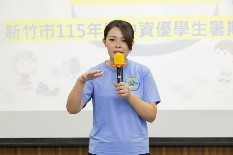 高虹安致詞期勉學子勇於思辨、激發潛能。新竹市府提供