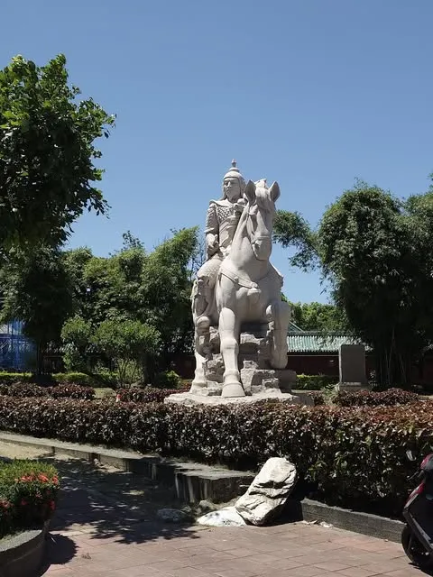 交通錐已移除，恢復原貌。翻攝畫面