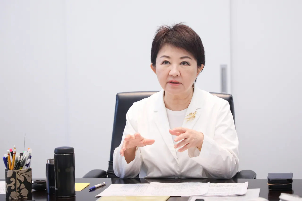 盧秀燕串聯17縣市長開反毒油會議：中央成立應變中心、總統召開國是會議