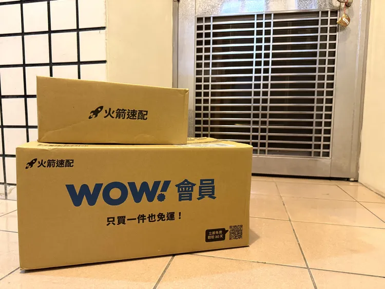 火箭速配商品透過Coupang酷澎自有車隊配送，所有進度皆可於App頁面查詢。