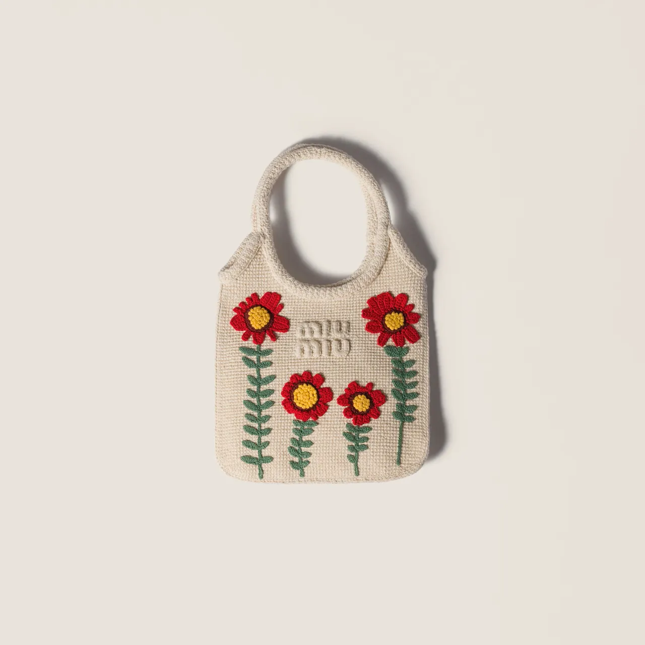 Miu Miu Ivy刺繡棉布手提包，6萬5000元。品牌提供