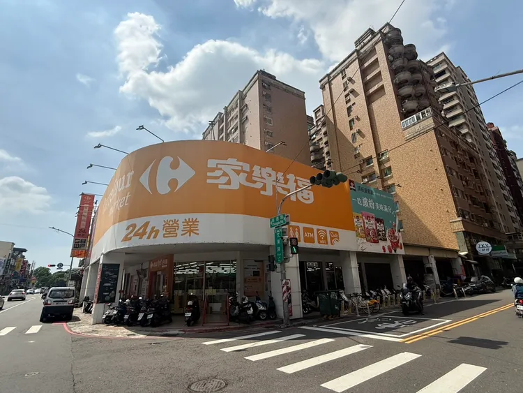 興連城過去已購入「樂家康超市左營崇德店」，2023年當時購入金額單坪僅148萬元。葉家銘攝