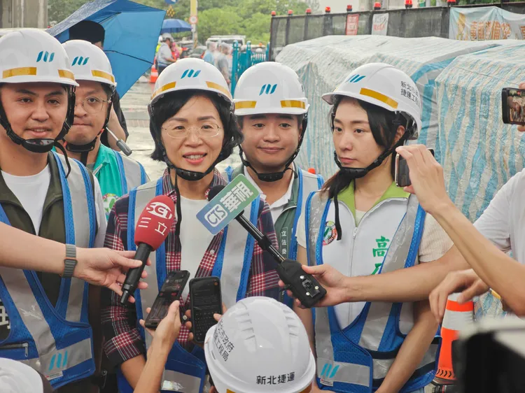 吳昇翰(中)表示，捷運局務必做好與當地居民的溝通協調。吳昇翰提供