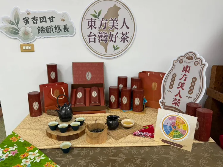 今年評鑑茶同步推出全新公罐設計。農業局提供