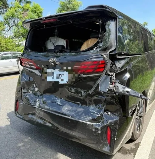 雲林縣長張麗善跑行程驚魂　座車停紅燈遭追撞…沒大礙吃豬腳麵線壓驚
