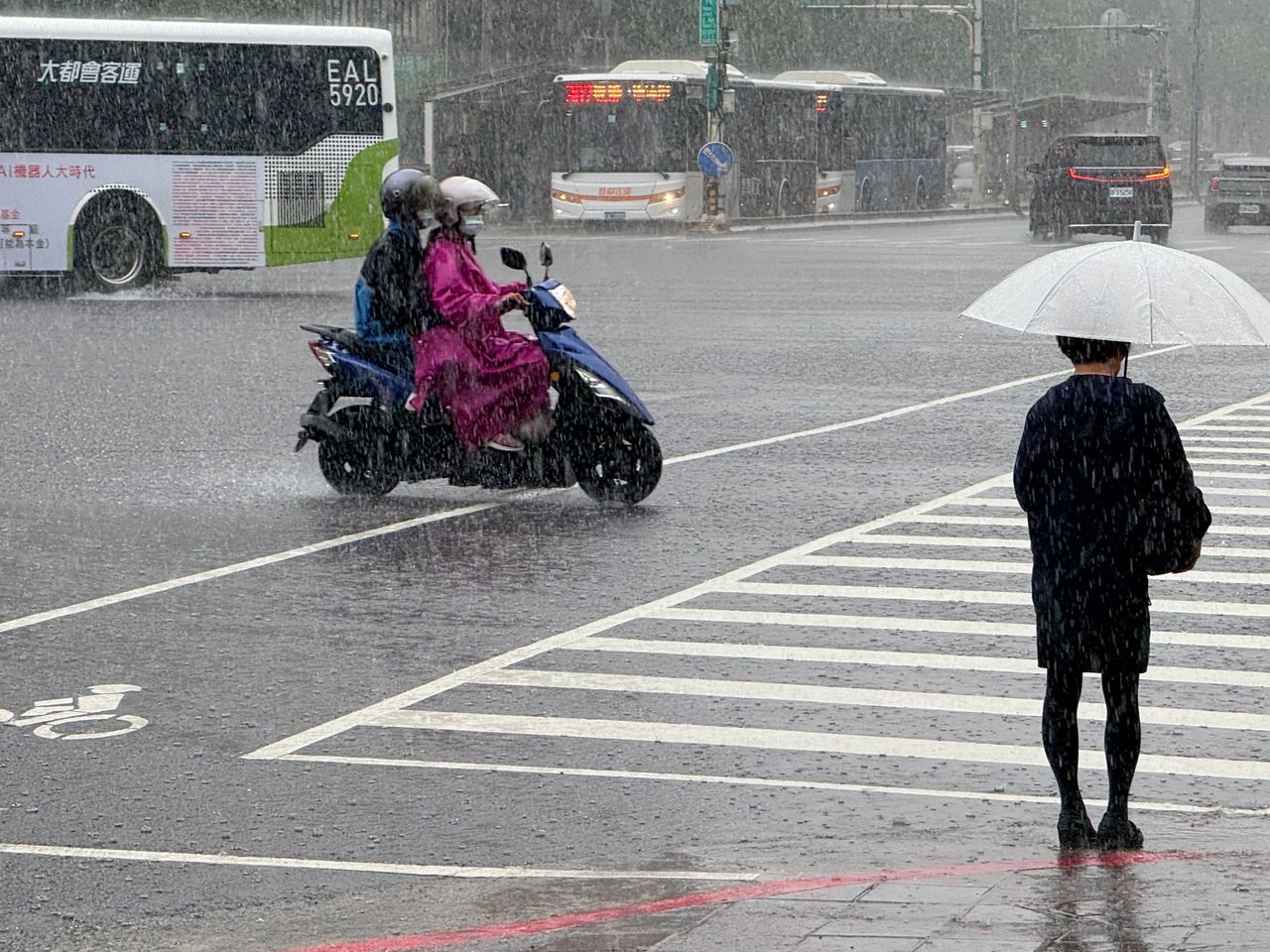 一波雨帶來了!14縣市大雨特報
