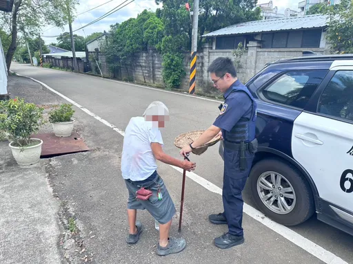 烈日下老翁癱倒路邊　大溪暖警巡邏即時救援護送返家