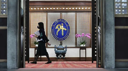 捷克機場看板撤我國旗　外交部：台灣護照仍適用離境自動通關