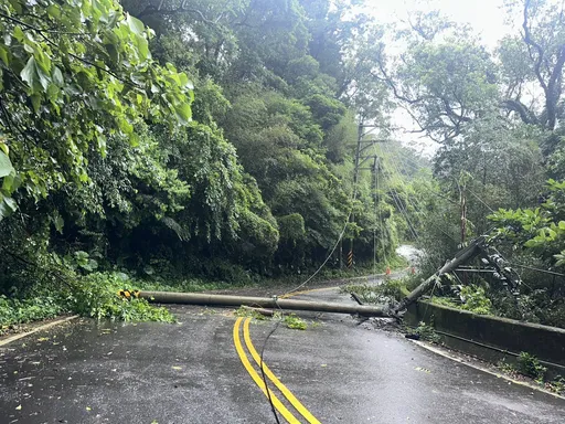 巴威颱風強襲！竹縣山區土石坍方、道路中斷　預防性撤離近1500人