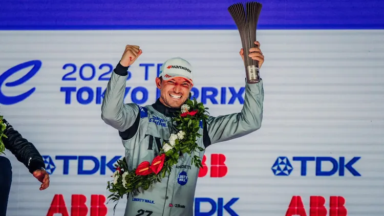 Andretti車手Jake Dennis從第17位一路追至第三名完賽，連兩站站上頒獎台，並躍居車手積分榜首位。原廠照片