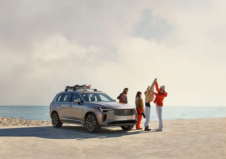 旗艦休旅XC90指定車型本月提供最高120萬元、40期零利率，並加贈一年乙式車體險及第四年延長保固。業者提供