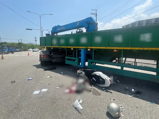 苗栗老牌煉鋼廠前出意外　機車撞曳引車騎士重創送醫不治