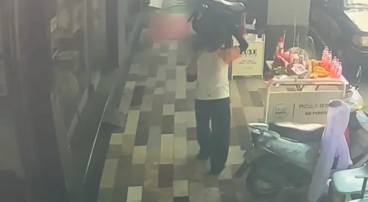 一位阿婆手拿便當還要拿涼麵，業者詢問竟反嗆「晚餐不用吃嗎？」民眾提供