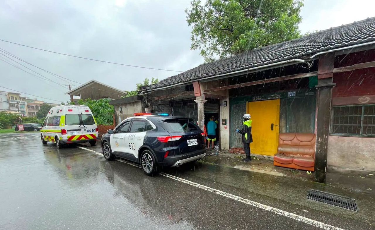彰化獨居男颱風天失聯 家屬會同警消破門!驚見死亡已現屍斑