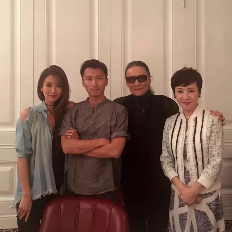 謝賢和前妻狄波拉（右）及一雙兒女謝霆鋒、謝婷婷，享天倫畫面已成追憶。翻攝謝婷婷IG