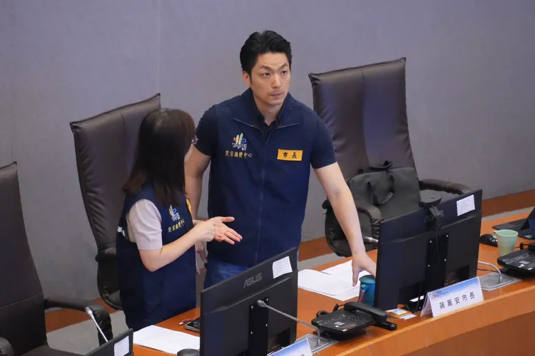 蔣萬安表示，今天是巴威影響台北市最劇烈、最關鍵的一天，要求各防救災單位嚴密戒備。彭欣偉攝