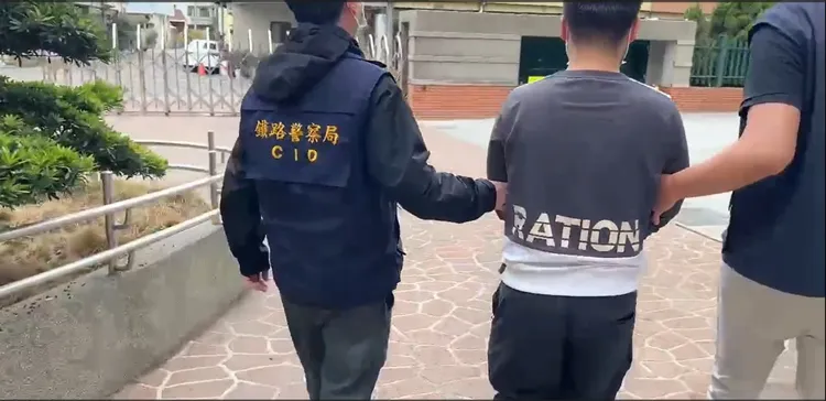 恐嚇台鐵、高鐵部分，法官依恐嚇公眾等3罪，各處有期徒刑3月，合併執行6月。民眾提供